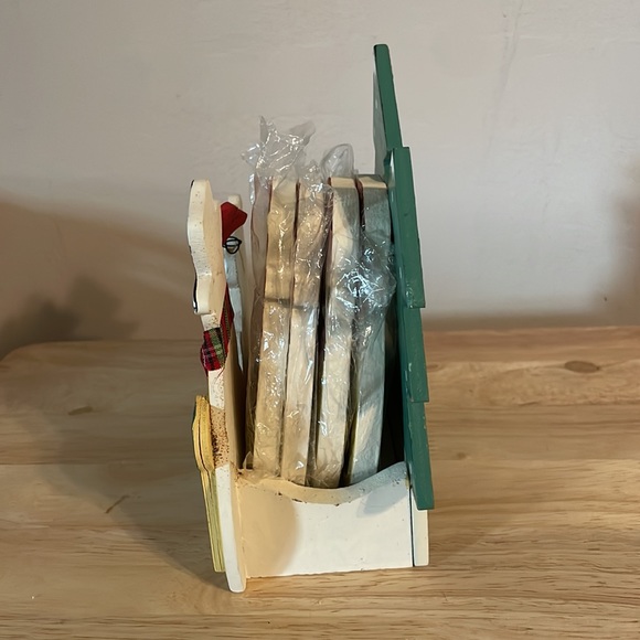 Christmas Snowman ⛄️ Wooden Cork Drink Coasters with Christmas Tree Holder 🎄 - Picture 4 of 6